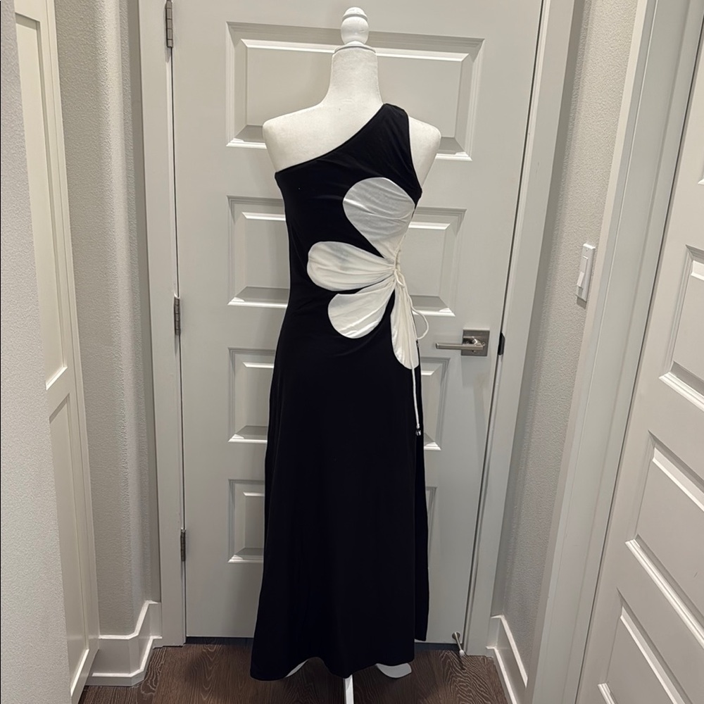 SOLD - FARM Rio One Shoulder Elegant Black and White Floral Dress Size S - Picture 9 of 10